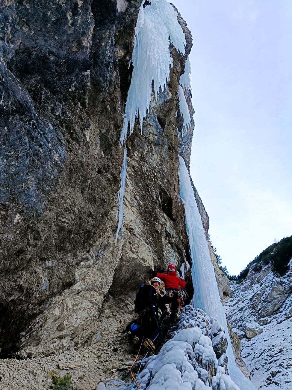 Loška Koritnica, Alpes juliennes, Slovénie, Tine Cuder, Filip Princi, Miloš Milanović - La première ascension 'Bratstvo in cepini' dans la vallée de Loška Koritnica, Alpes juliennes, Slovénie (Tine Cuder, Filip Princi, Miloš Milanović 13/01/2026) Loška Koritnica, Alpes juliennes, Slovénie, Tine Cuder, Filip Princi, Miloš Milanović - La première ascension 'Bratstvo in cepini' dans la vallée de Loška Koritnica, Alpes juliennes, Slovénie (Tine Cuder, Filip Princi, Miloš Milanović 13/01/2026)