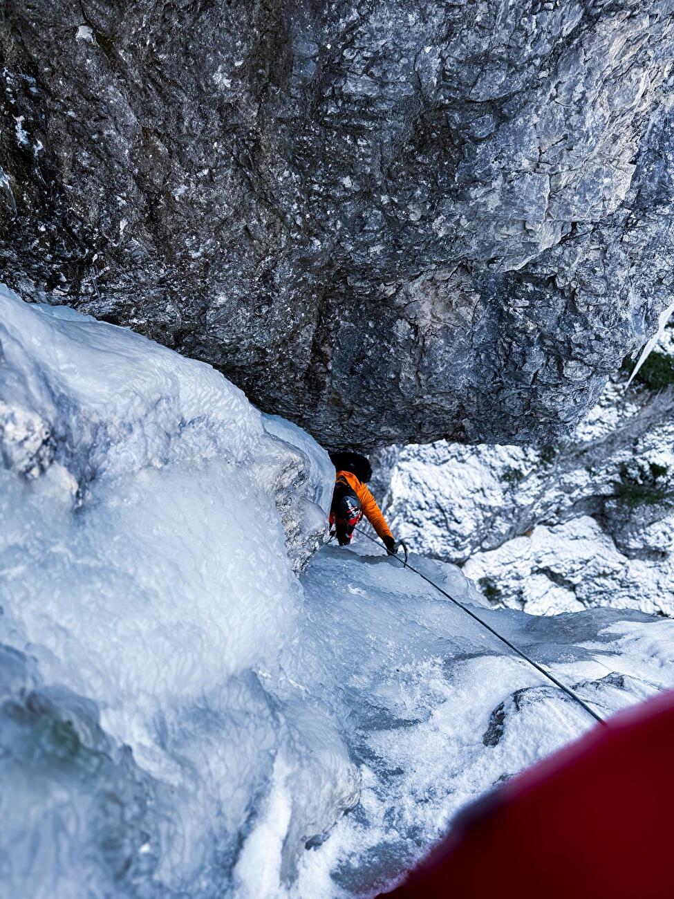 Loška Koritnica, Alpes juliennes, Slovénie, Tine Cuder, Filip Princi, Miloš Milanović - La première ascension 'Bratstvo in cepini' dans la vallée de Loška Koritnica, Alpes juliennes, Slovénie (Tine Cuder, Filip Princi, Miloš Milanović 13/01/2026) Loška Koritnica, Alpes juliennes, Slovénie, Tine Cuder, Filip Princi, Miloš Milanović - La première ascension 'Bratstvo in cepini' dans la vallée de Loška Koritnica, Alpes juliennes, Slovénie (Tine Cuder, Filip Princi, Miloš Milanović 13/01/2026)
