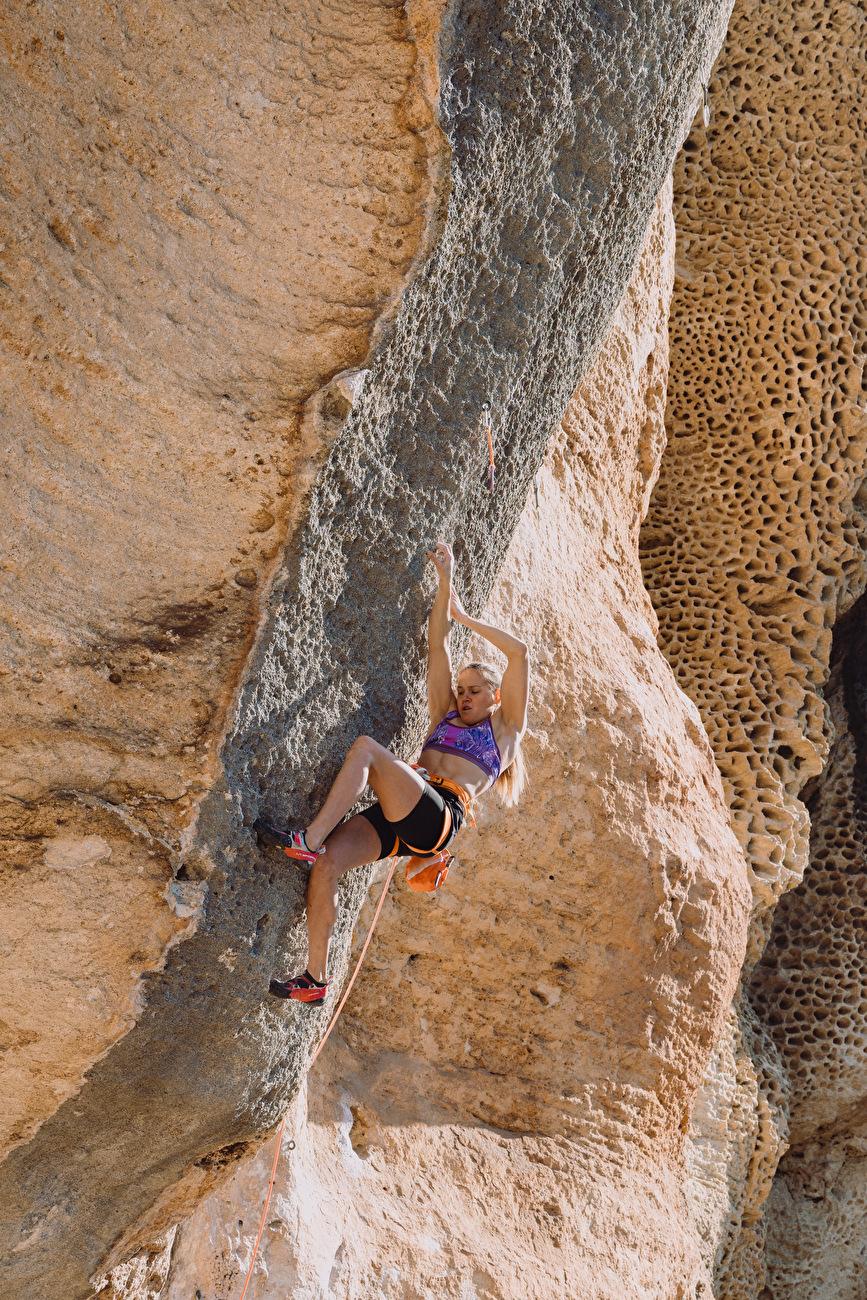 Eva Hammelmüller - Eva Hammelmüller escaladant Eva Hammelmüller - Eva Hammelmüller escaladant
