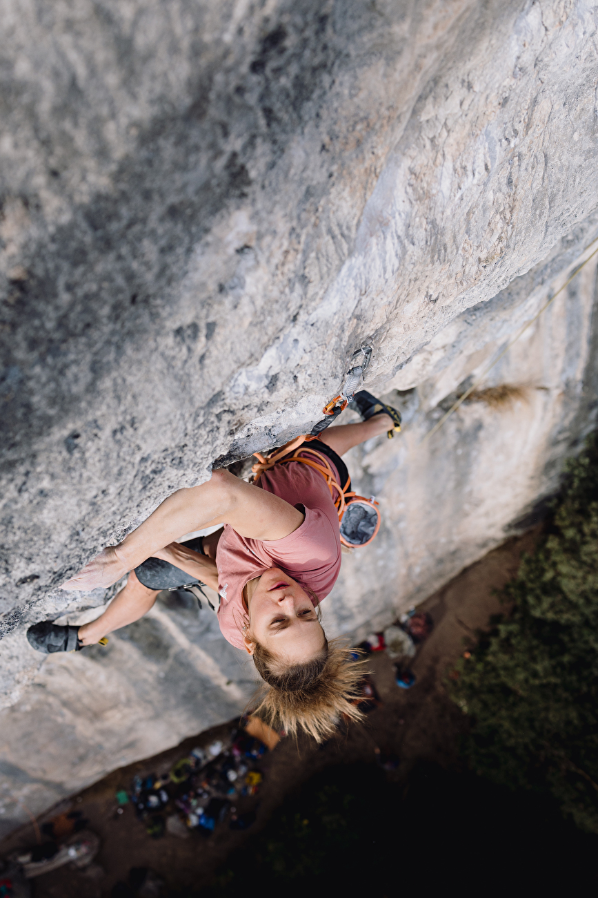 Eva Hammelmüller - Eva Hammelmüller envoie 'Omen Nomen' (9a) à Arco, Italie Eva Hammelmüller - Eva Hammelmüller envoie 'Omen Nomen' (9a) à Arco, Italie
