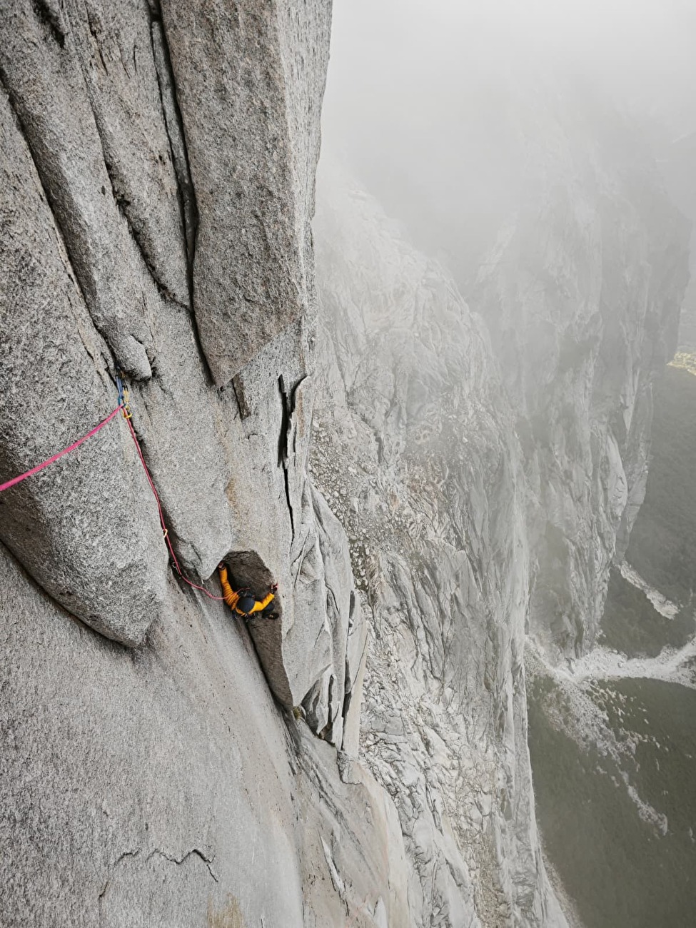 Vallée de Cochamó Chili, Cerro Walwalun, Mirco Grasso, Jernej Kruder - Réalisation de la première ascension du 'Tarock' sur le Cerro Walwalün dans la vallée de Cochamó, Chili (Mirco Grasso, Jernej Kruder 02/2026) Vallée de Cochamó Chili, Cerro Walwalun, Mirco Grasso, Jernej Kruder - Réalisation de la première ascension du 'Tarock' sur le Cerro Walwalün dans la vallée de Cochamó, Chili (Mirco Grasso, Jernej Kruder 02/2026)