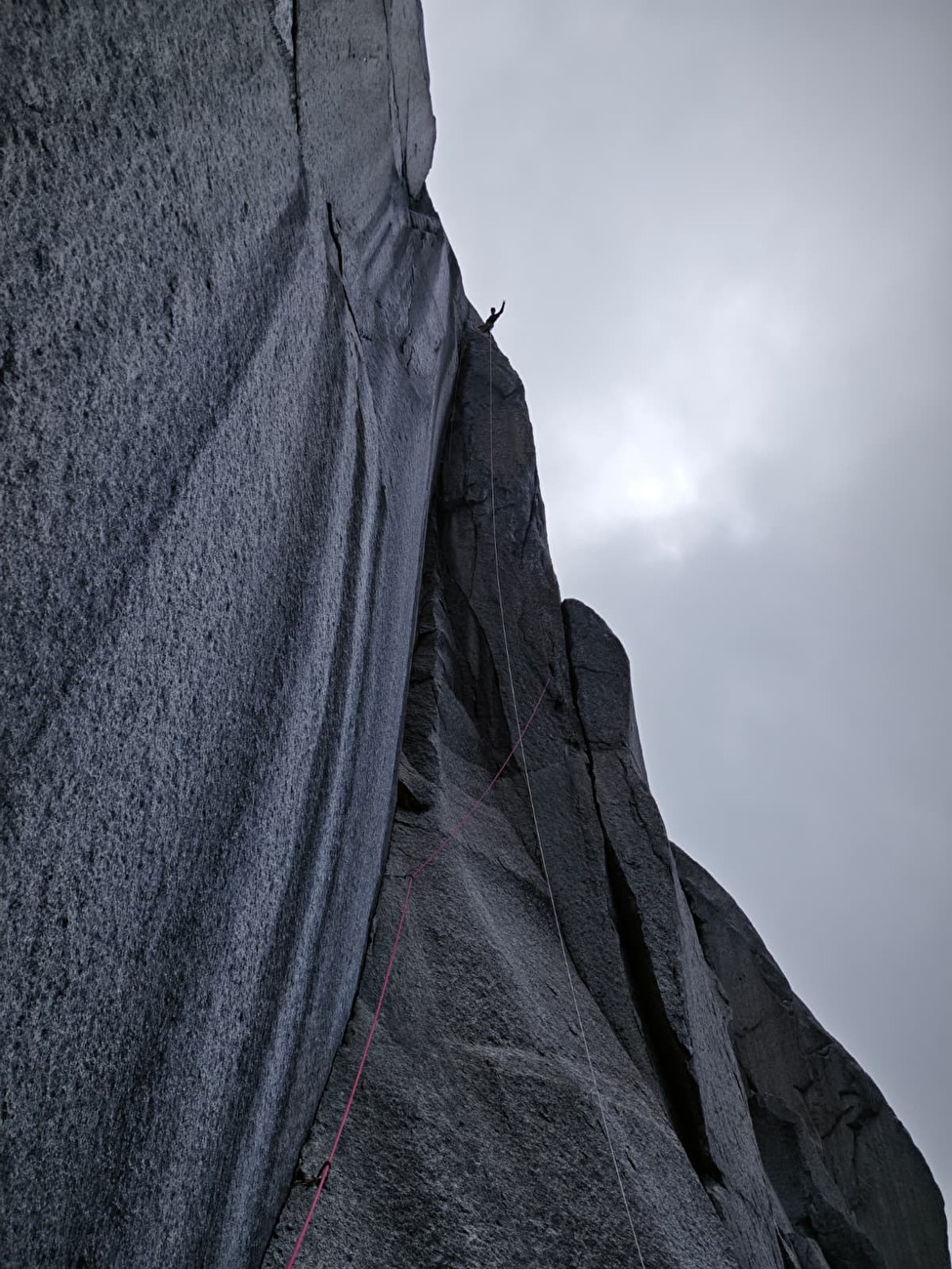 Vallée de Cochamó Chili, Cerro Walwalun, Mirco Grasso, Jernej Kruder - Réalisation de la première ascension du 'Tarock' sur le Cerro Walwalün dans la vallée de Cochamó, Chili (Mirco Grasso, Jernej Kruder 02/2026) Vallée de Cochamó Chili, Cerro Walwalun, Mirco Grasso, Jernej Kruder - Réalisation de la première ascension du 'Tarock' sur le Cerro Walwalün dans la vallée de Cochamó, Chili (Mirco Grasso, Jernej Kruder 02/2026)