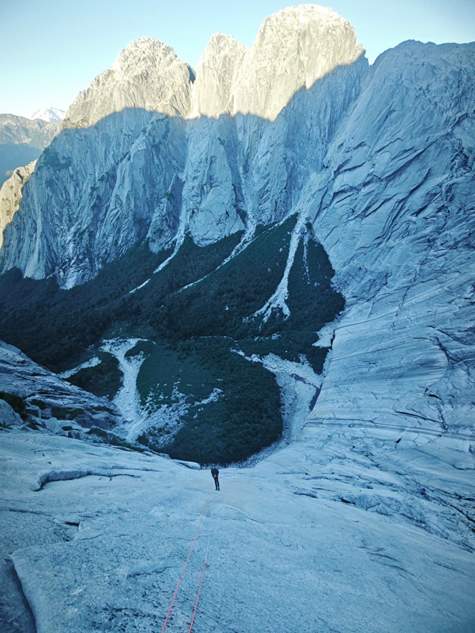 Vallée de Cochamó Chili, Cerro Walwalun, Mirco Grasso, Jernej Kruder - Réalisation de la première ascension du 'Tarock' sur le Cerro Walwalün dans la vallée de Cochamó, Chili (Mirco Grasso, Jernej Kruder 02/2026) Vallée de Cochamó Chili, Cerro Walwalun, Mirco Grasso, Jernej Kruder - Réalisation de la première ascension du 'Tarock' sur le Cerro Walwalün dans la vallée de Cochamó, Chili (Mirco Grasso, Jernej Kruder 02/2026)