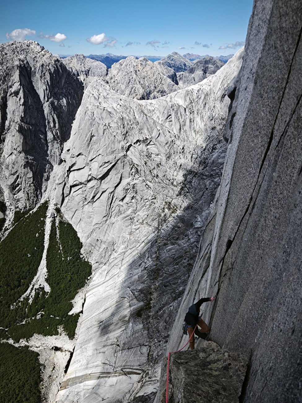 Vallée de Cochamó Chili, Cerro Walwalun, Mirco Grasso, Jernej Kruder - Réalisation de la première ascension du 'Tarock' sur le Cerro Walwalün dans la vallée de Cochamó, Chili (Mirco Grasso, Jernej Kruder 02/2026) Vallée de Cochamó Chili, Cerro Walwalun, Mirco Grasso, Jernej Kruder - Réalisation de la première ascension du 'Tarock' sur le Cerro Walwalün dans la vallée de Cochamó, Chili (Mirco Grasso, Jernej Kruder 02/2026)