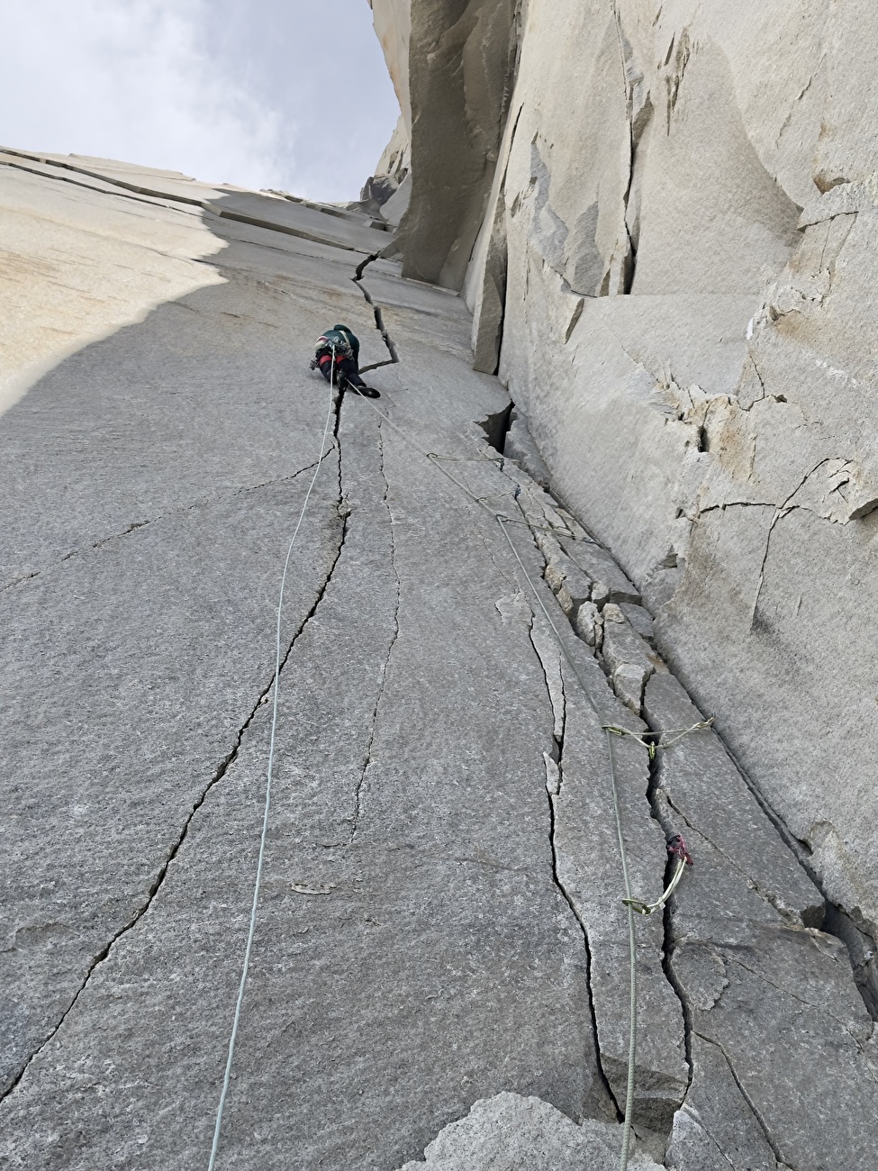 Torres del Paine, Chili, Tommy Caldwell, Siebe Vanhee - Siebe Vanhee effectue l'ascension gratuite de 24 heures de la « route sud-africaine » sur la Tour centrale de Paine en Patagonie les 13-14/02/2026 avec Tommy Caldwell Torres del Paine, Chili, Tommy Caldwell, Siebe Vanhee - Siebe Vanhee effectue l'ascension gratuite de 24 heures de la « route sud-africaine » sur la Tour centrale de Paine en Patagonie les 13-14/02/2026 avec Tommy Caldwell