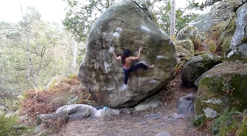 Charles Albert descendant 8B+ pieds nus à Fontainebleau - Charles Albert descendant 8B+ pieds nus à Fontainebleau -