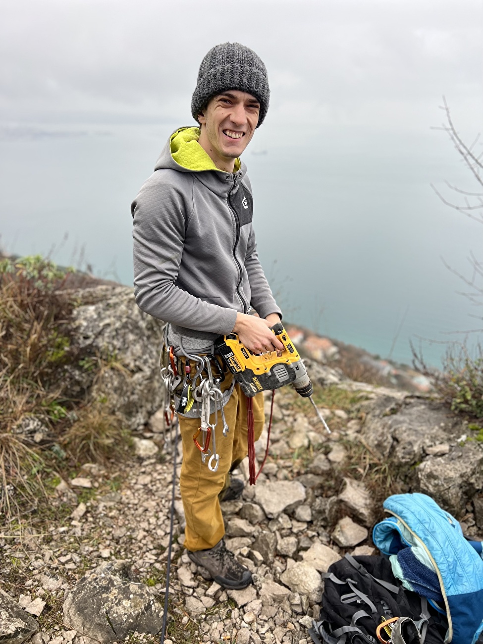 Luca Bacer - Luca Bacer rebouling Napoleonica, pour Progetto Verticale Trieste, janvier 2024 Luca Bacer - Luca Bacer rebouling Napoleonica, pour Progetto Verticale Trieste, janvier 2024