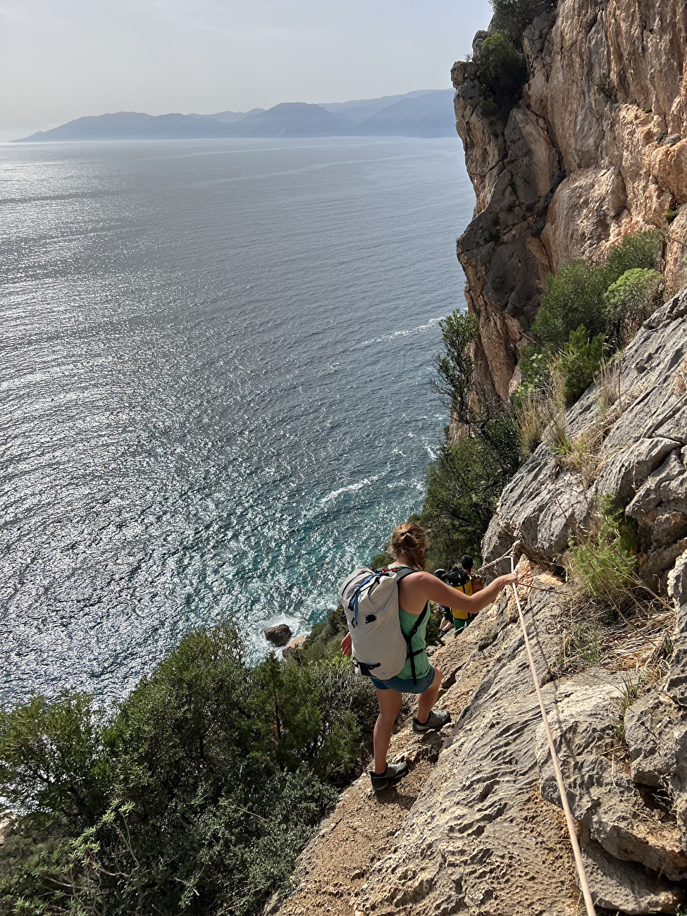 Grotte du Millénaire Sardaigne - L'approche exposée de la grotte du Millénaire à Cala Gonone en Sardaigne Grotte du Millénaire Sardaigne - L'approche exposée de la grotte du Millénaire à Cala Gonone en Sardaigne