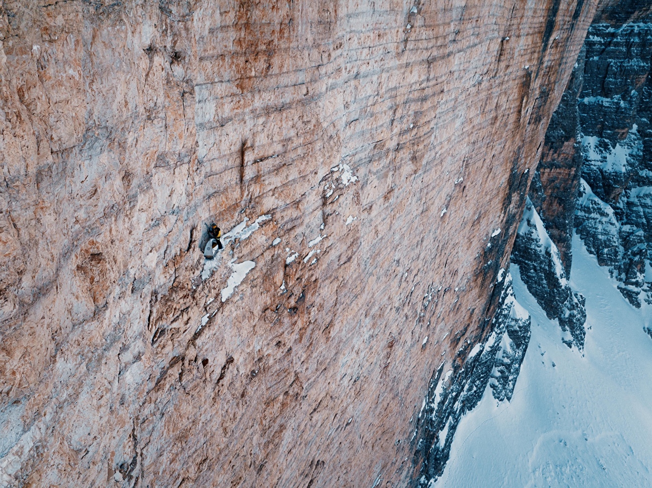 Simon Gietl Tre Cime di Lavaredo - Simon Gietl effectue son ascension hivernale en solitaire de 'Das Phantom der Zinne' sur la Cima Grande di Lavaredo, Dolomites 5-6/03/2026