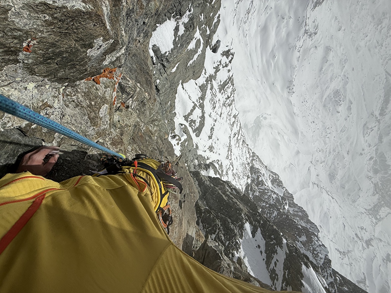 Matterhorn Giuseppe Vidoni - Giuseppe Vidoni sur le pilier Pilastro Simona lors de son ascension hivernale en solitaire du Cervin via les ascensions 'Padre Pio' et 'Une Échelle Vers le Ciel' (04-06/03/2026)