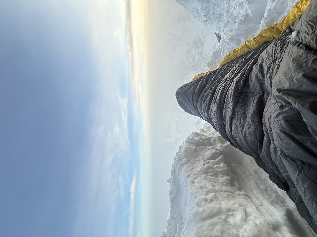 Matterhorn Giuseppe Vidoni - Giuseppe Vidoni dans le deuxième bivouac au Pilastro del Naso di Furggen lors de son ascension hivernale en solitaire du Cervin via les ascensions 'Padre Pio' et 'Une Échelle Vers le Ciel' (04-06/03/2026)
