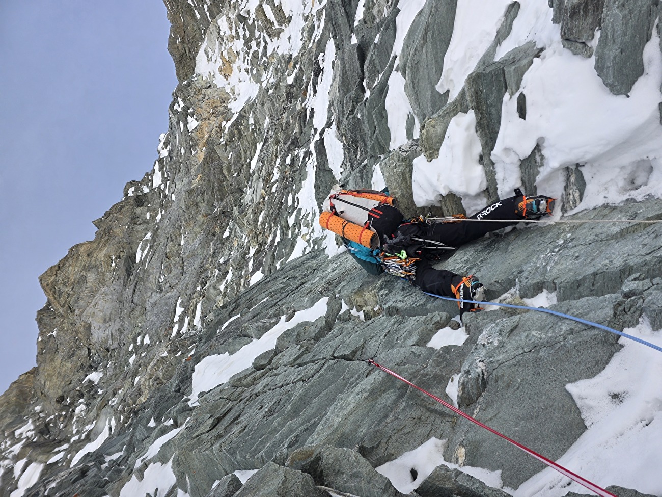 Matterhorn Zmutt, Matteo Della Bordella, Giacomo Mauri - L'ascension hivernale de la route 'Gogna-Cerruti' sur le nez Zmutt du Cervin (Matteo Della Bordella, Giacomo Mauri 07-08/03/2026)