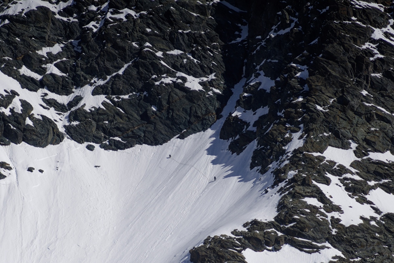 Grossglockner, Autriche, Radoslav Groh, Juraj Koreň - Traversée du champ de neige lors de la première ascension du 'Kaiser Direct' sur la face sud du Großglockner en Autriche (Radoslav Groh, Juraj Koreň 03/07/2026)