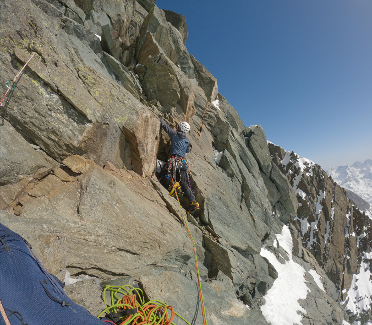 Grossglockner, Autriche, Radoslav Groh, Juraj Koreň - Radoslav Groh escalade le terrain 8 lors de la première ascension du 'Kaiser Direct' sur la face sud du Großglockner en Autriche (Radoslav Groh, Juraj Koreň 03/07/2026)