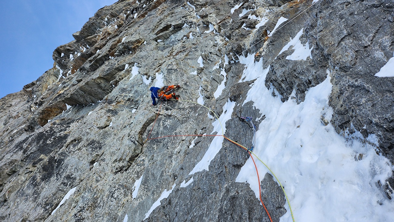 Klein Fiescherhorn, Olivier Kolly, Filippo Sala, Silvan Schüpbach - Première ascension du 'Zébu' (M8+, 70°, 1100m) sur la face nord-ouest du Klein Fiescherhorn (Ochs) dans les Alpes bernoises en Suisse (Olivier Kolly, Filippo Sala, Silvan Schüpbach 8-10/03/2026) Klein Fiescherhorn, Olivier Kolly, Filippo Sala, Silvan Schüpbach - Première ascension du 'Zébu' (M8+, 70°, 1100m) sur la face nord-ouest du Klein Fiescherhorn (Ochs) dans les Alpes bernoises en Suisse (Olivier Kolly, Filippo Sala, Silvan Schüpbach 8-10/03/2026)