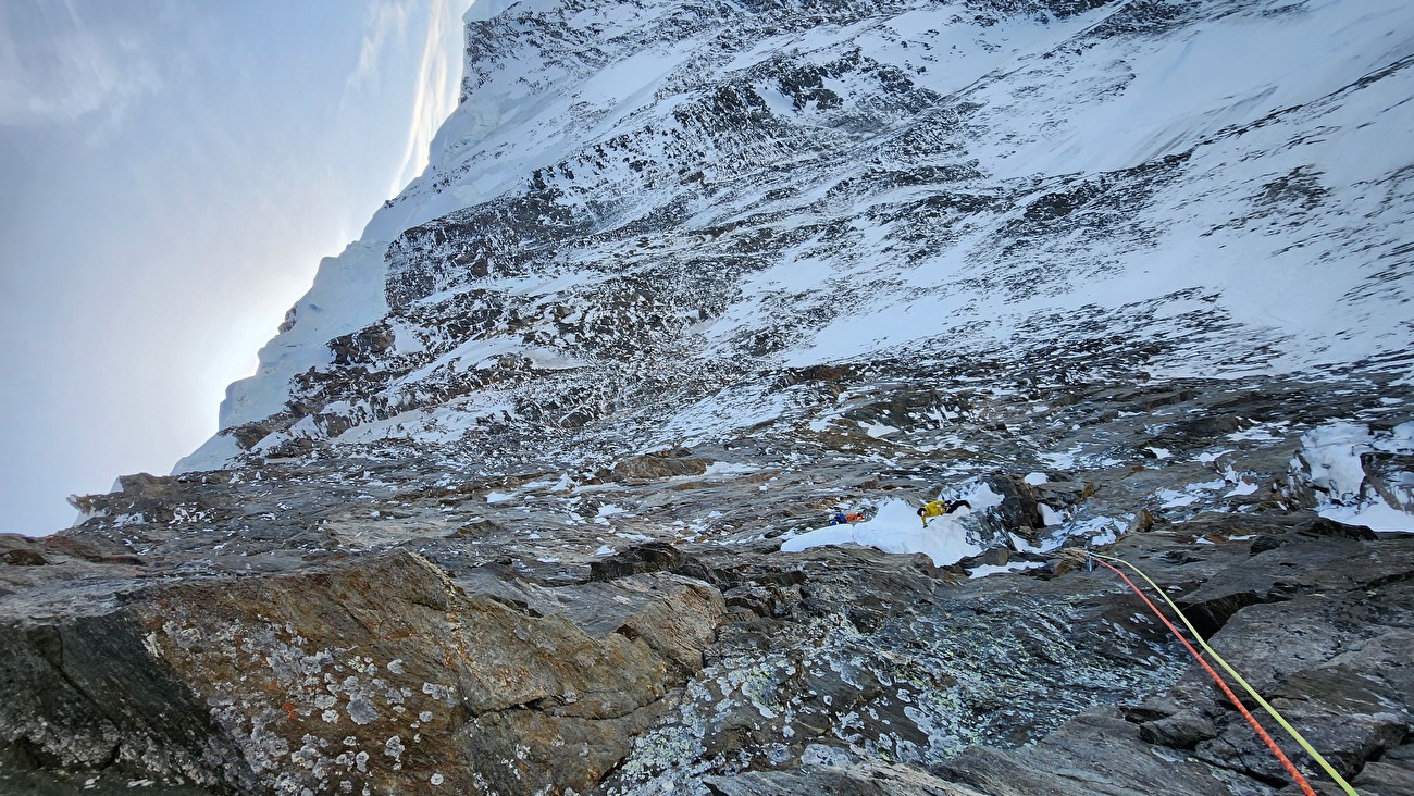 Klein Fiescherhorn, Olivier Kolly, Filippo Sala, Silvan Schüpbach - Première ascension du 'Zébu' (M8+, 70°, 1100m) sur la face nord-ouest du Klein Fiescherhorn (Ochs) dans les Alpes bernoises en Suisse (Olivier Kolly, Filippo Sala, Silvan Schüpbach 8-10/03/2026) Klein Fiescherhorn, Olivier Kolly, Filippo Sala, Silvan Schüpbach - Première ascension du 'Zébu' (M8+, 70°, 1100m) sur la face nord-ouest du Klein Fiescherhorn (Ochs) dans les Alpes bernoises en Suisse (Olivier Kolly, Filippo Sala, Silvan Schüpbach 8-10/03/2026)