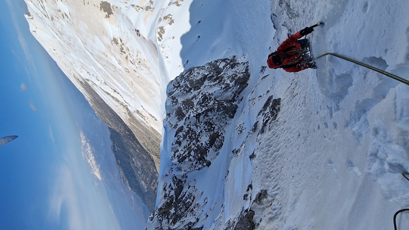Astraka Grèce, Stefanos Karantinakis, Spyros Kyriakou - Stefanos Karantinakis termine la troisième longueur lors de la première ascension de la « Crème Brutalée » sur la face nord-ouest du mont Astraka en Grèce (Stefanos Karantinaki, Spyros Kyriakou 03/07/2026)
