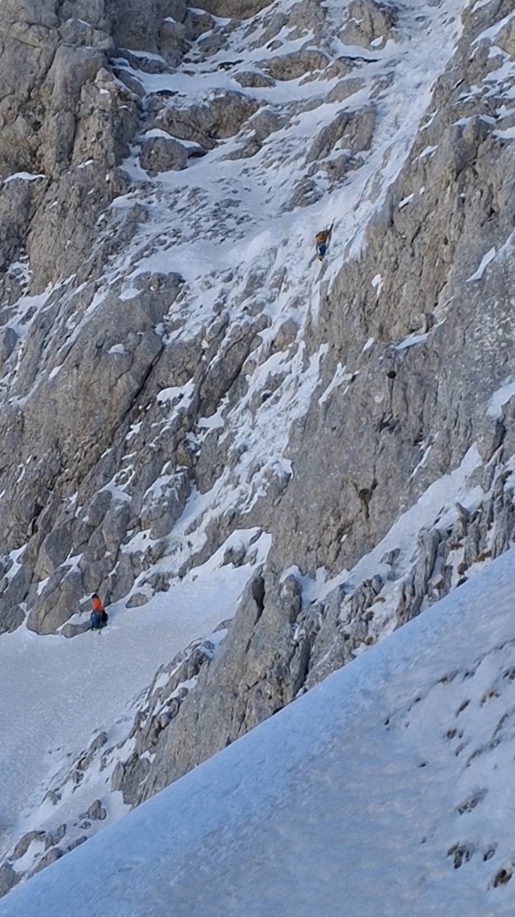 Astraka Grèce, Stefanos Karantinakis, Spyros Kyriakou - Spyros Kyriakou mène la troisième longueur lors de la première ascension de la « Crème Brutalée » sur la face nord-ouest du mont Astraka en Grèce (Stefanos Karantinaki, Spyros Kyriakou 03/07/2026)