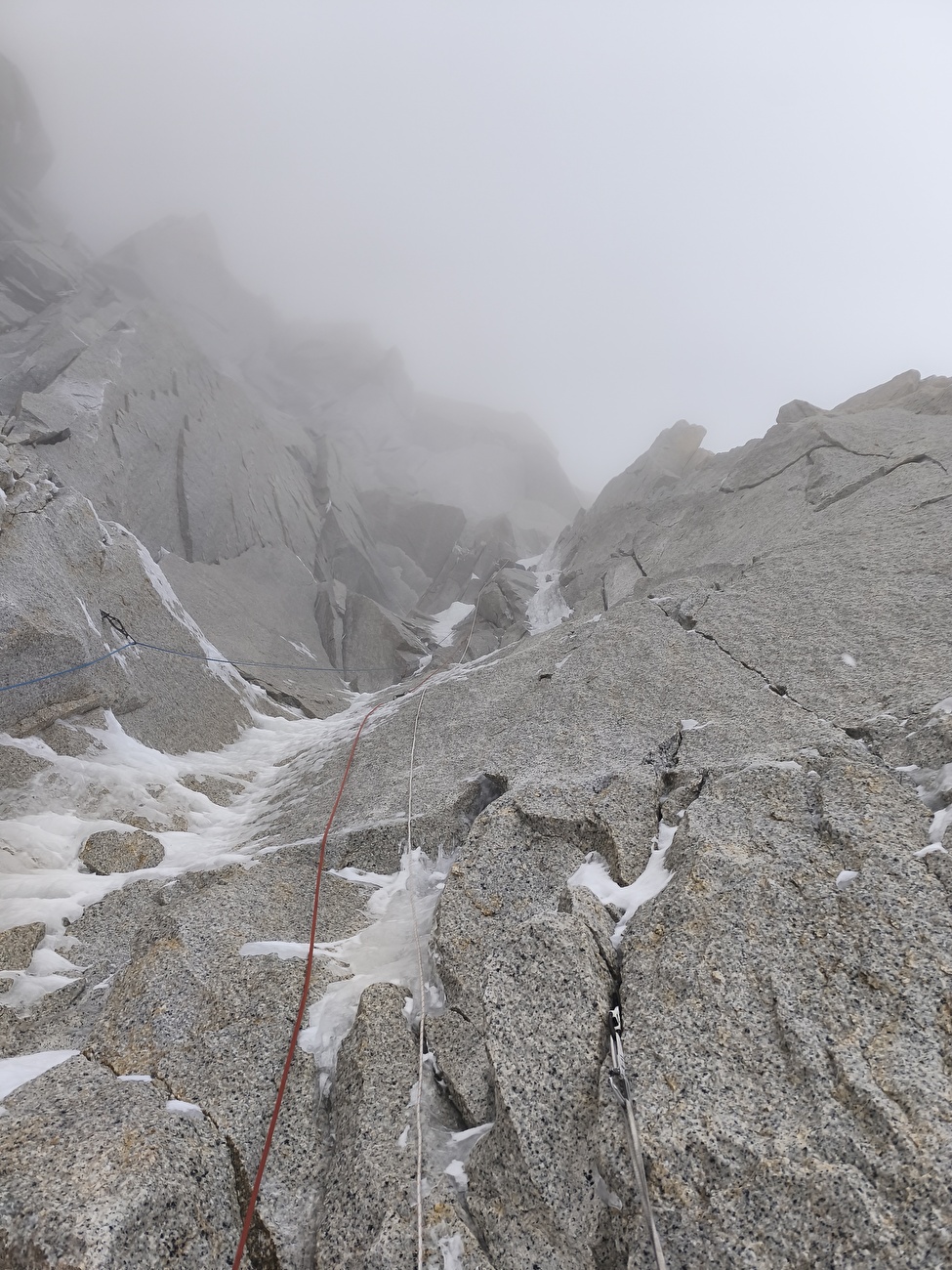 Cerro Chaltén, Fitz Roy, Patagonie, Tasio Martín, Sean Villanueva O'Driscoll - Tasio Martín et Sean Villanueva O'Driscoll réalisent la première ascension libre du 'Pilar Este' sur le Cerro Chaltén (Fitz Roy) en Patagonie (6-8/03/2026)