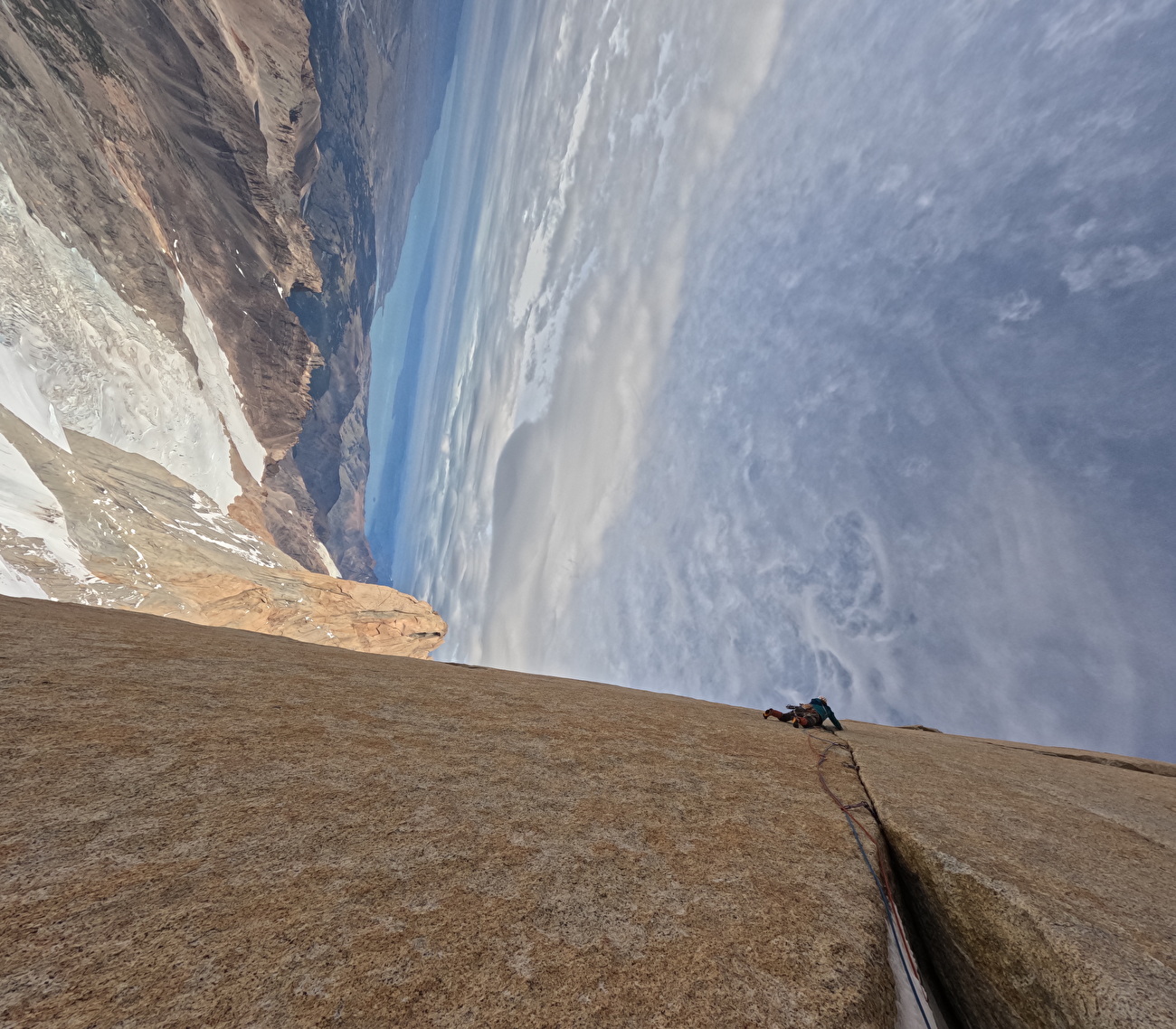 Cerro Chaltén, Fitz Roy, Patagonie, Tasio Martín, Sean Villanueva O'Driscoll - Tasio Martín et Sean Villanueva O'Driscoll réalisent la première ascension libre du 'Pilar Este' sur le Cerro Chaltén (Fitz Roy) en Patagonie (6-8/03/2026)
