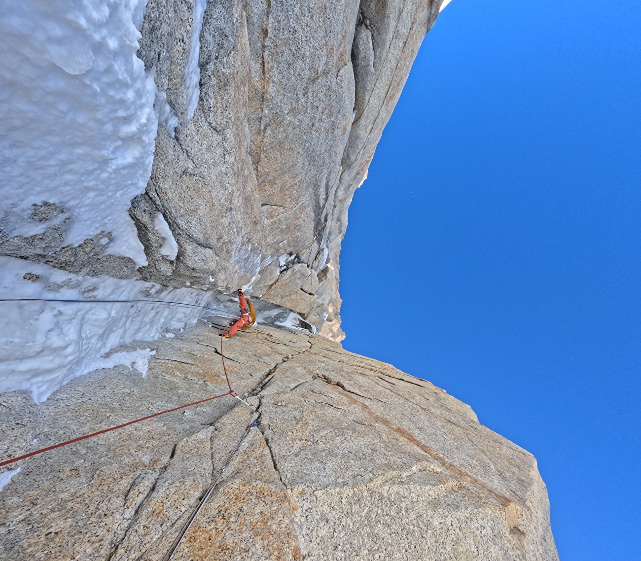 Cerro Chaltén, Fitz Roy, Patagonie, Tasio Martín, Sean Villanueva O'Driscoll - Tasio Martín et Sean Villanueva O'Driscoll réalisent la première ascension libre du 'Pilar Este' sur le Cerro Chaltén (Fitz Roy) en Patagonie (6-8/03/2026)