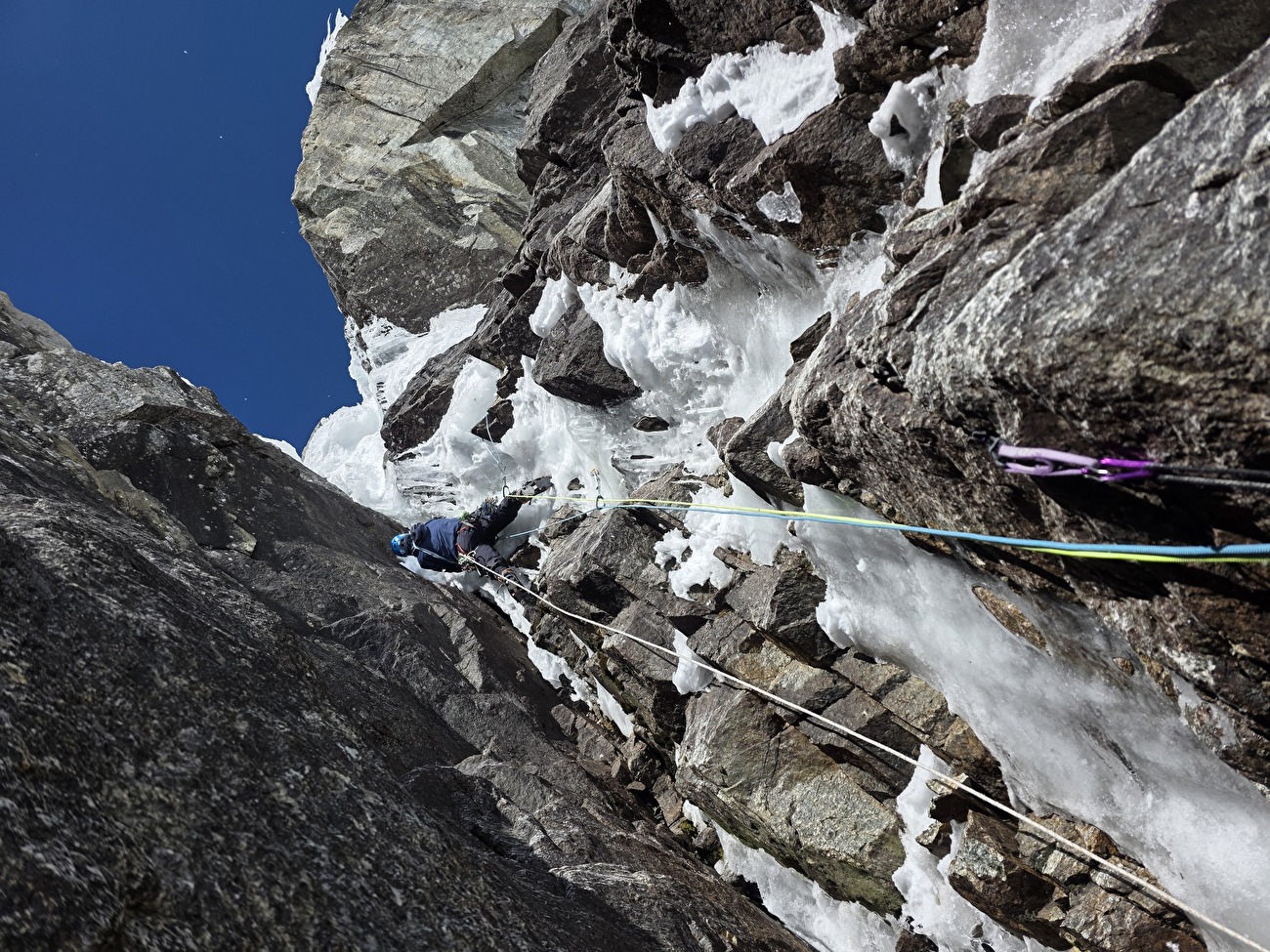 Petites Jorasses, Mont Blanc, Matteo Della Bordella, Mirco Grasso, Giacomo Mauri - La première ascension du 'Mutante' en face sud des Petites Jorasses (Matteo Della Bordella, Mirco Grasso, Giacomo Mauri 19-20/03/2026) Petites Jorasses, Mont Blanc, Matteo Della Bordella, Mirco Grasso, Giacomo Mauri - La première ascension du 'Mutante' en face sud des Petites Jorasses (Matteo Della Bordella, Mirco Grasso, Giacomo Mauri 19-20/03/2026)