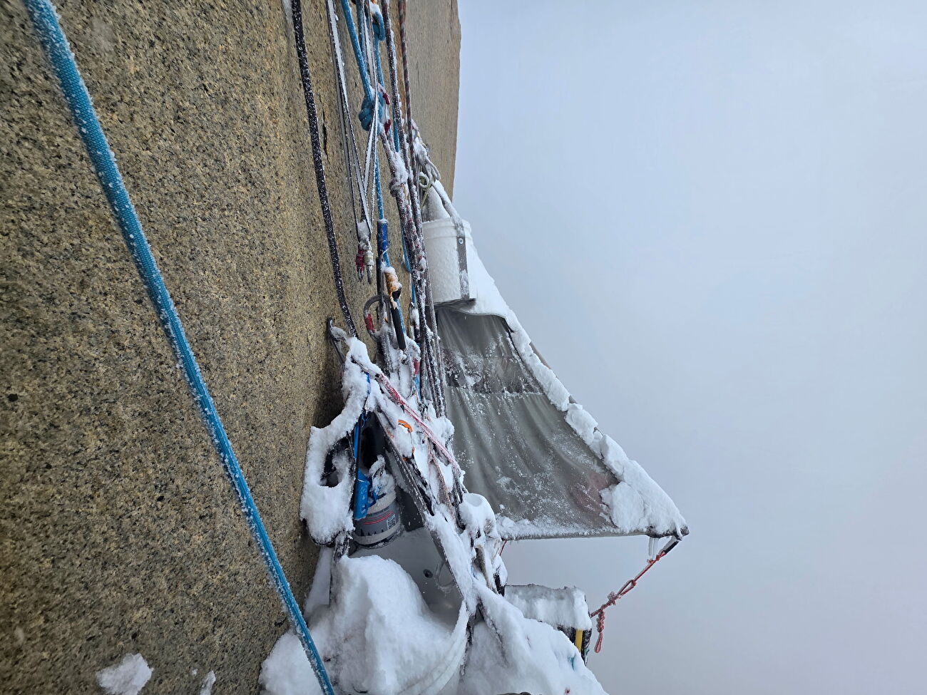 Tour Centrale de Paine, Torres del Paine, Patagonie - Réalisation de la première ascension du 'Paradigm Shift' sur la face est de la Tour Centrale de Paine dans le massif de Torres del Paine en Patagonie (Trevor Anthes, Harry Kinnard, Myles Moser 22/01-4/03/2026)