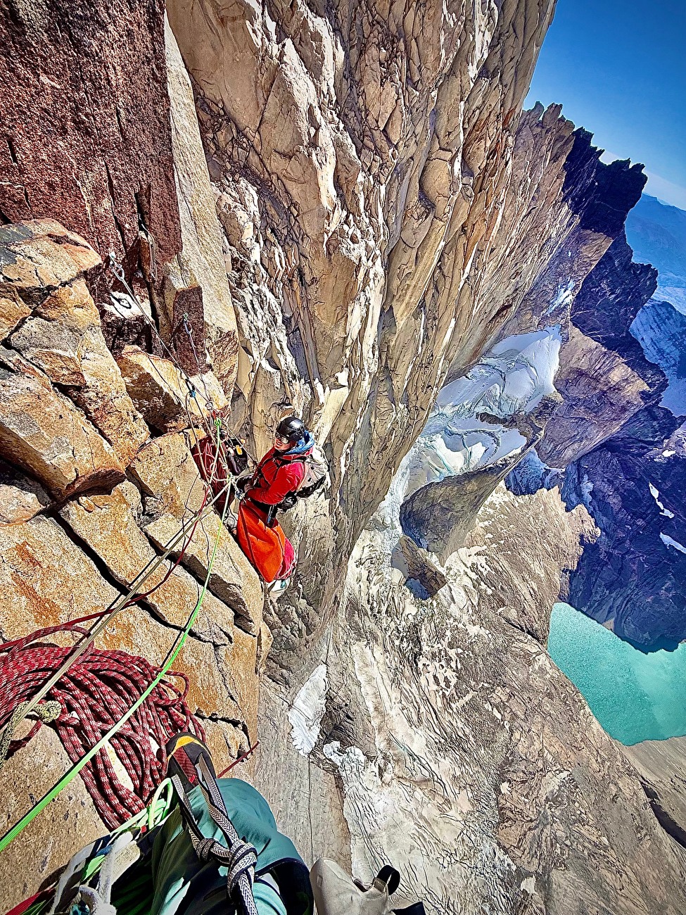 Paradigm Shift Tour Centrale de Paine, Torres del Paine, Patagonie - Réalisation de la première ascension de 'Paradigm Shift' sur la face est de la Tour Centrale de Paine dans le massif de Torres del Paine en Patagonie (Trevor Anthes, Harry Kinnard, Myles Moser 22/01-4/03/2026)