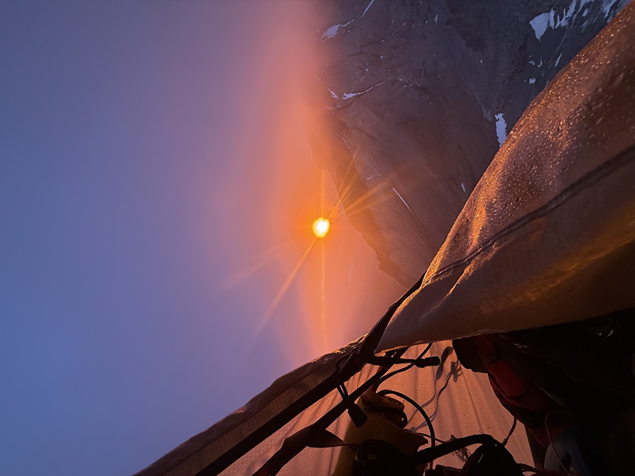 Paradigm Shift Tour Centrale de Paine, Torres del Paine, Patagonie - Réalisation de la première ascension de 'Paradigm Shift' sur la face est de la Tour Centrale de Paine dans le massif de Torres del Paine en Patagonie (Trevor Anthes, Harry Kinnard, Myles Moser 22/01-4/03/2026)