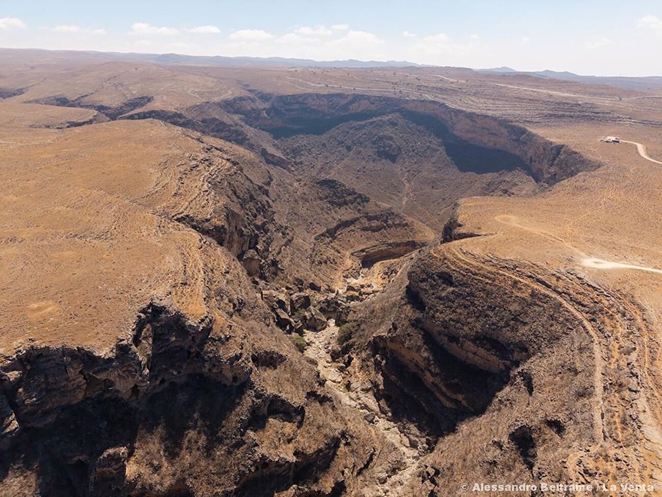 Grotte de Qanaf, Oman, La Venta - La Venta explorant la grotte de Qanaf, Jabal Samḥān, Oman, février 2026
