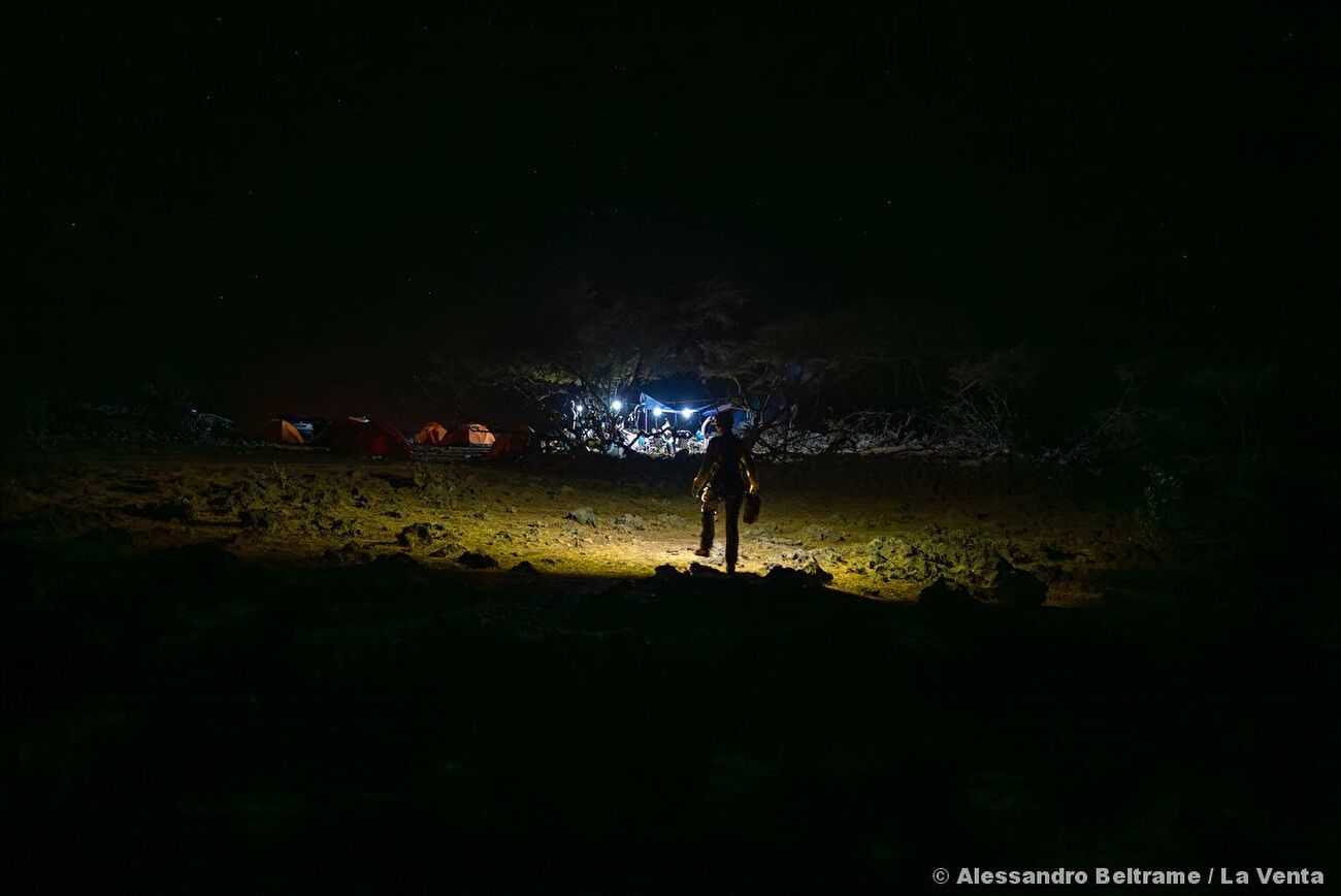 Grotte de Qanaf, Oman, La Venta - La Venta explorant la grotte de Qanaf, Jabal Samḥān, Oman, février 2026
