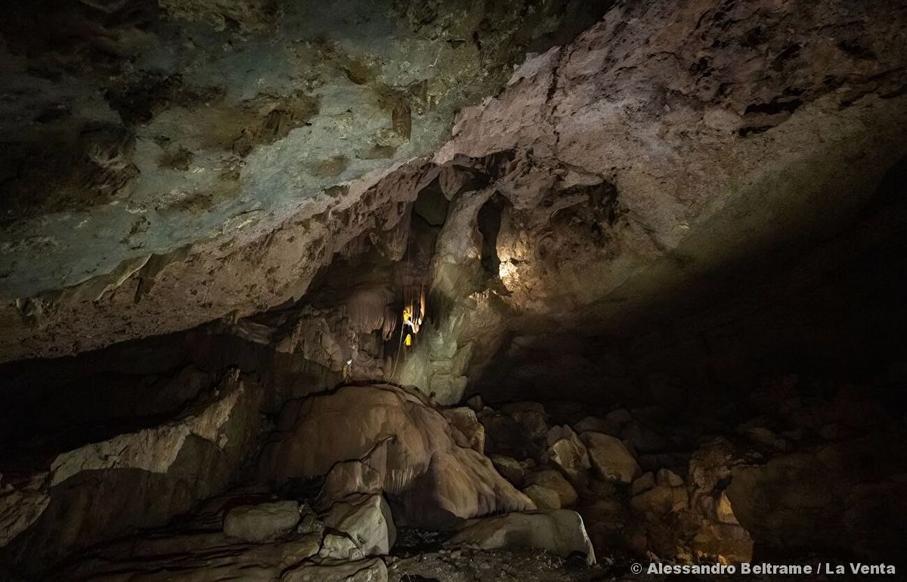 Grotte de Qanaf, Oman, La Venta - La Venta explorant la grotte de Qanaf, Jabal Samḥān, Oman, février 2026