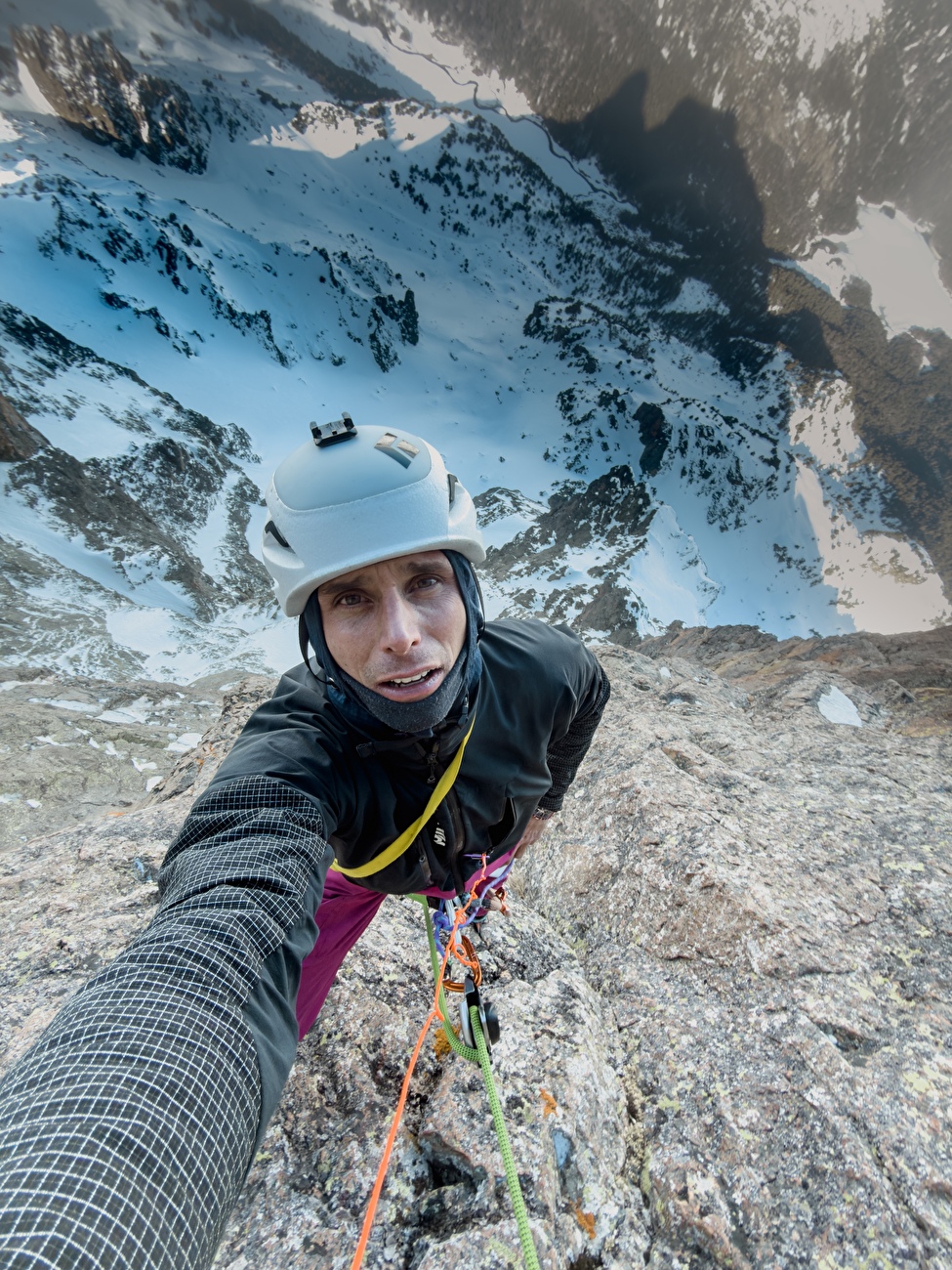 Charles Dubouloz complète sa trilogie hivernale avec une ascension en solitaire du Pic d'Ossau dans les Pyrénées