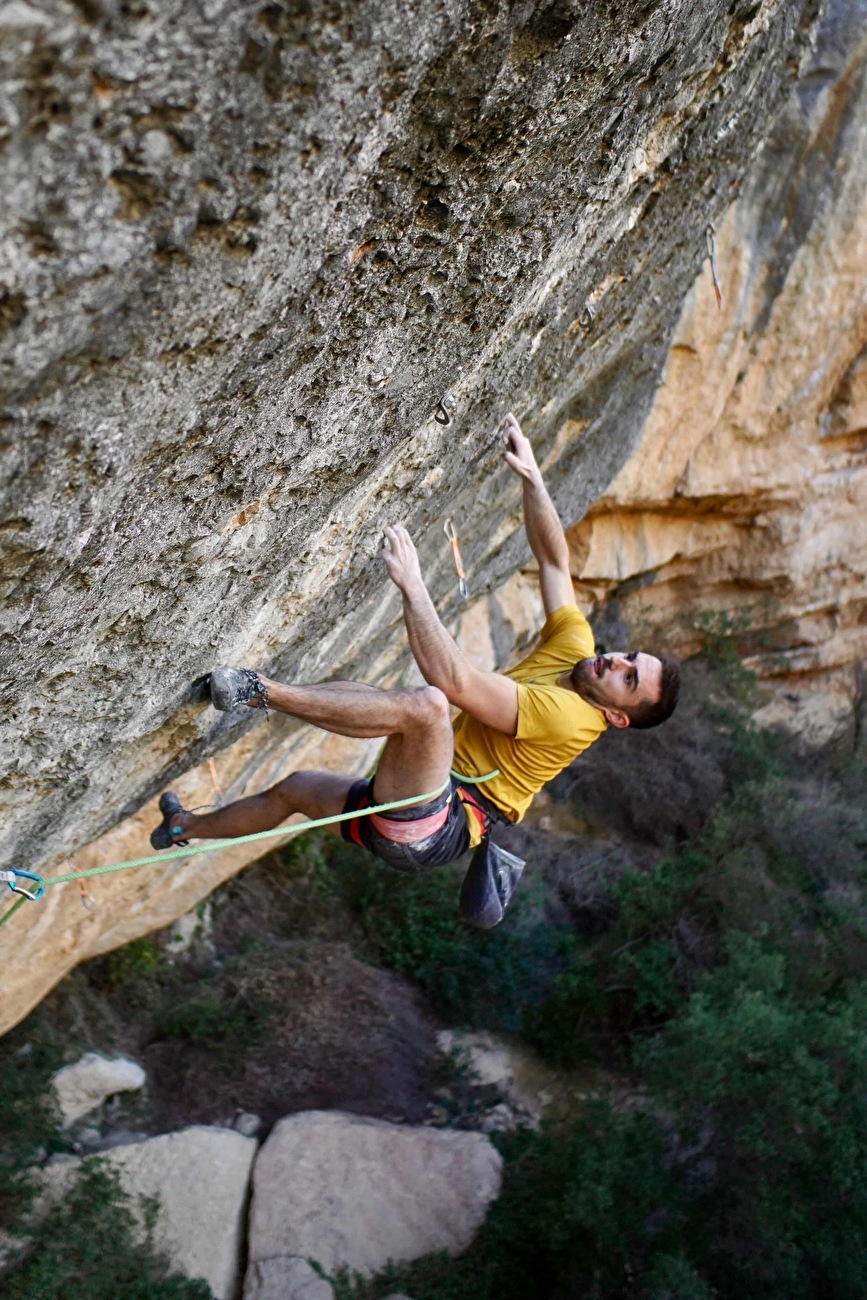 Enrique Beltrán Blasco gravit son premier 9b, The Full Journey à Margalef