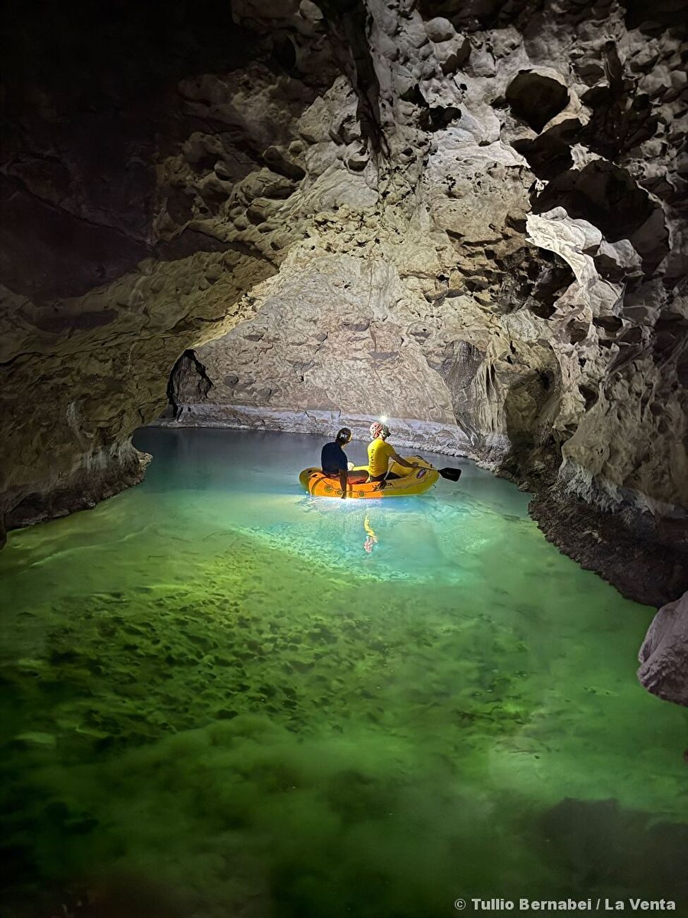 La Venta retourne à Oman pour explorer la grotte de Qanaf