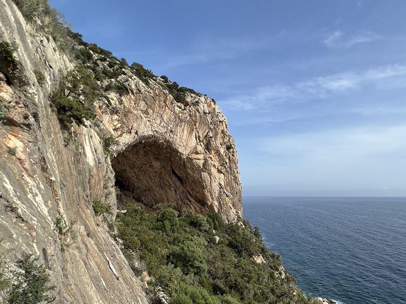 Grotte du Millénaire Sardaigne - La grotte du Millénaire de Cala Gonone, l'un des rochers les plus célèbres de Sardaigne Grotte du Millénaire Sardaigne - La grotte du Millénaire de Cala Gonone, l'un des rochers les plus célèbres de Sardaigne