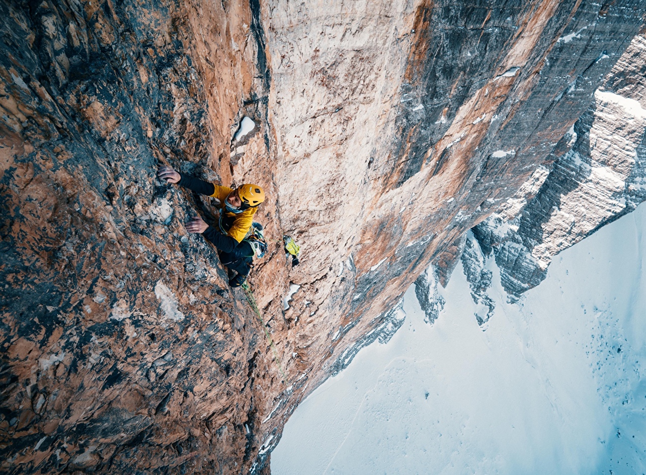 Simon Gietl réalise l'ascension hivernale en solo du Das Phantom der Zinne à Tre Cime di Lavaredo, Dolomites