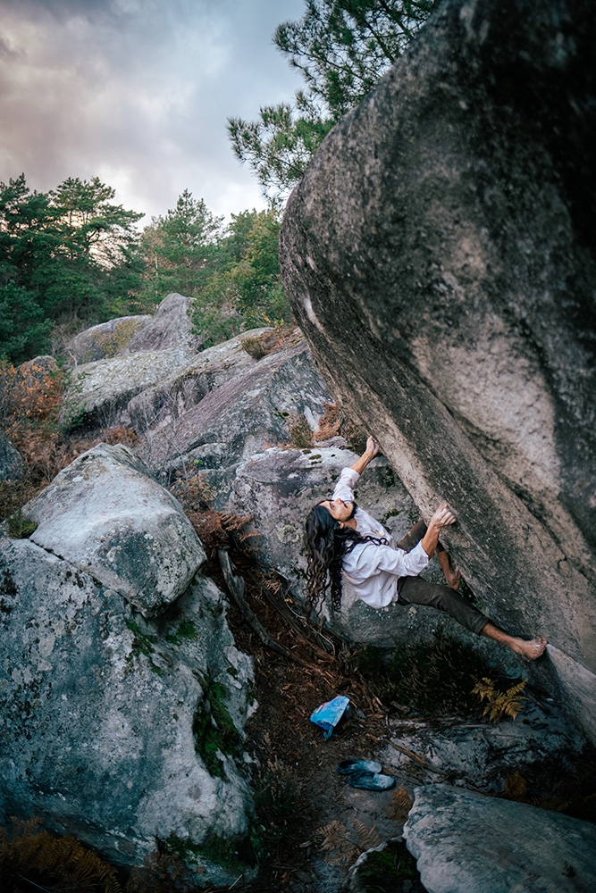 Charles Albert, Fontainebleau - Charles Alber escalade le Barbier à Fontainebleau en France