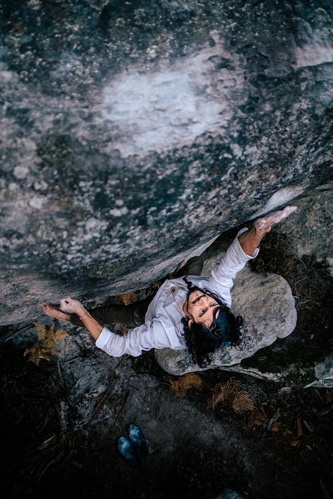 Charles Albert, Fontainebleau - Charles Alber escalade le Barbier à Fontainebleau en France