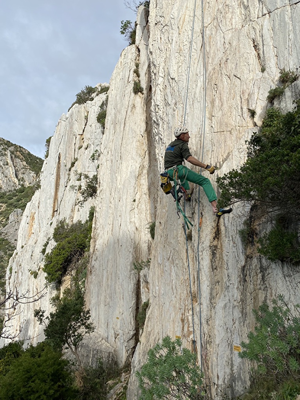 Escalade en Sardaigne, Torrioni di Masua - Le guide de montagne italien Marco Bigatti revèle les Torrioni di Masua en Sardaigne