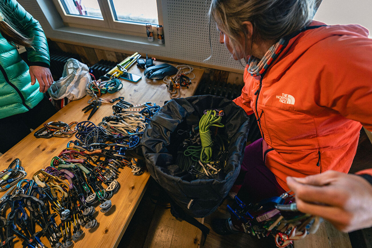 Tête de Biselx, Fay Manners, Ella Wright - La première ascension de 'La Muse du Trient' sur Tête Biselx, Suisse (Fay Manners, Ella Wright 3-4/04/2026)