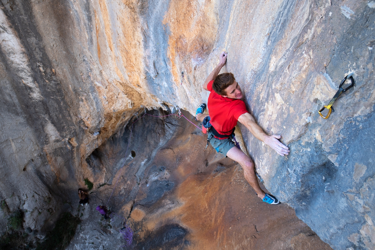 Sébastien Bouin, Tautavel, Francia - Seb Bouin climbing at Tautavel, France