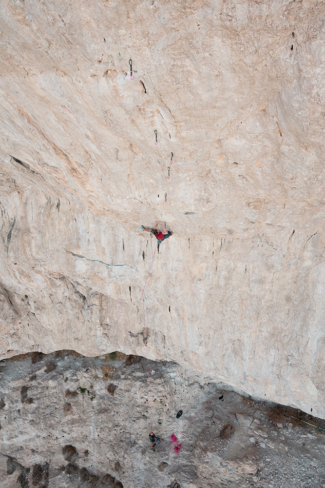 Seb Bouin, Jumbo Love, Clark Mountain, USA - Sébastien Bouin répète Jumbo Love, le 9b à Clark Mountain, USA, gravi pour la première fois par Chris Sharma en 2008.