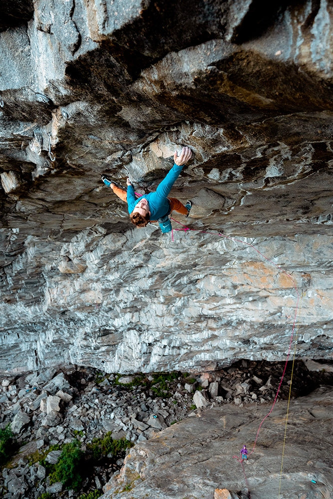 Flatanger, Sébastien Bouin - Seb Bouin réalise la première ascension du Nordic Marathon, 130m de 9b/+ à Flatanger en Norvège