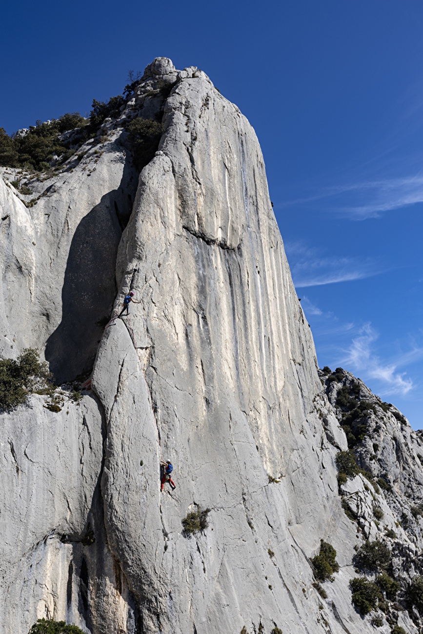 Laura Pineau, Elsa Ponz - Laura Pineau et Elsa Ponzo gravissent 100 grandes voies en Provence en moins de 50 jours, printemps 2026