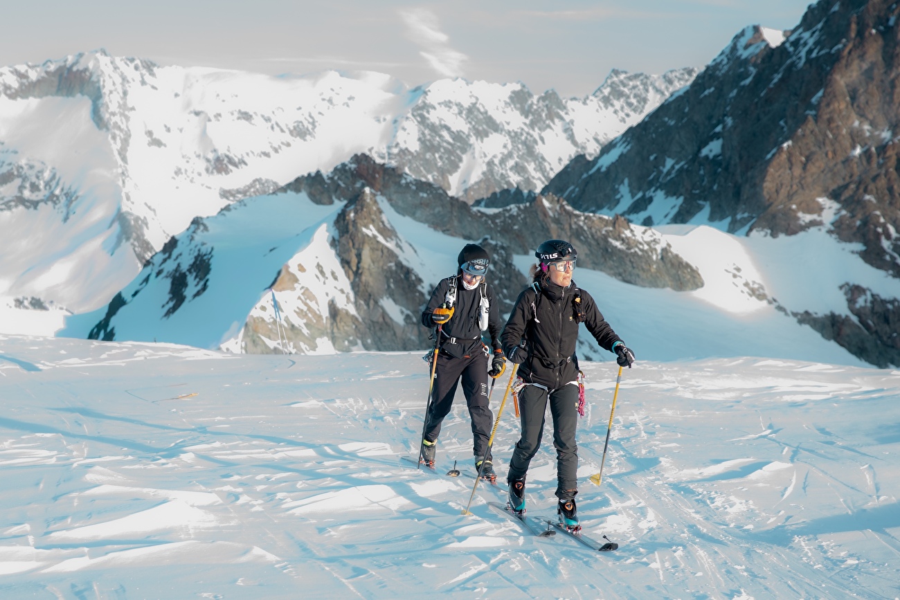 Haute Route Chamonix - Zermatt, Marie Pollet-Villard, Laurie Renoton - Marie Pollet-Villard & Laurie Renoton fixant le FKT sur la Haute Route Chamonix - Zermatt le 10/04/2026 à 20:30 Haute Route Chamonix - Zermatt, Marie Pollet-Villard, Laurie Renoton - Marie Pollet-Villard & Laurie Renoton fixant le FKT sur la Haute Route Chamonix - Zermatt le 10/04/2026 à 20:30