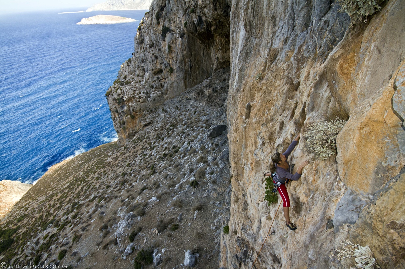 Kalymnos - Béatrice Pellisier escalade à Saint Photis