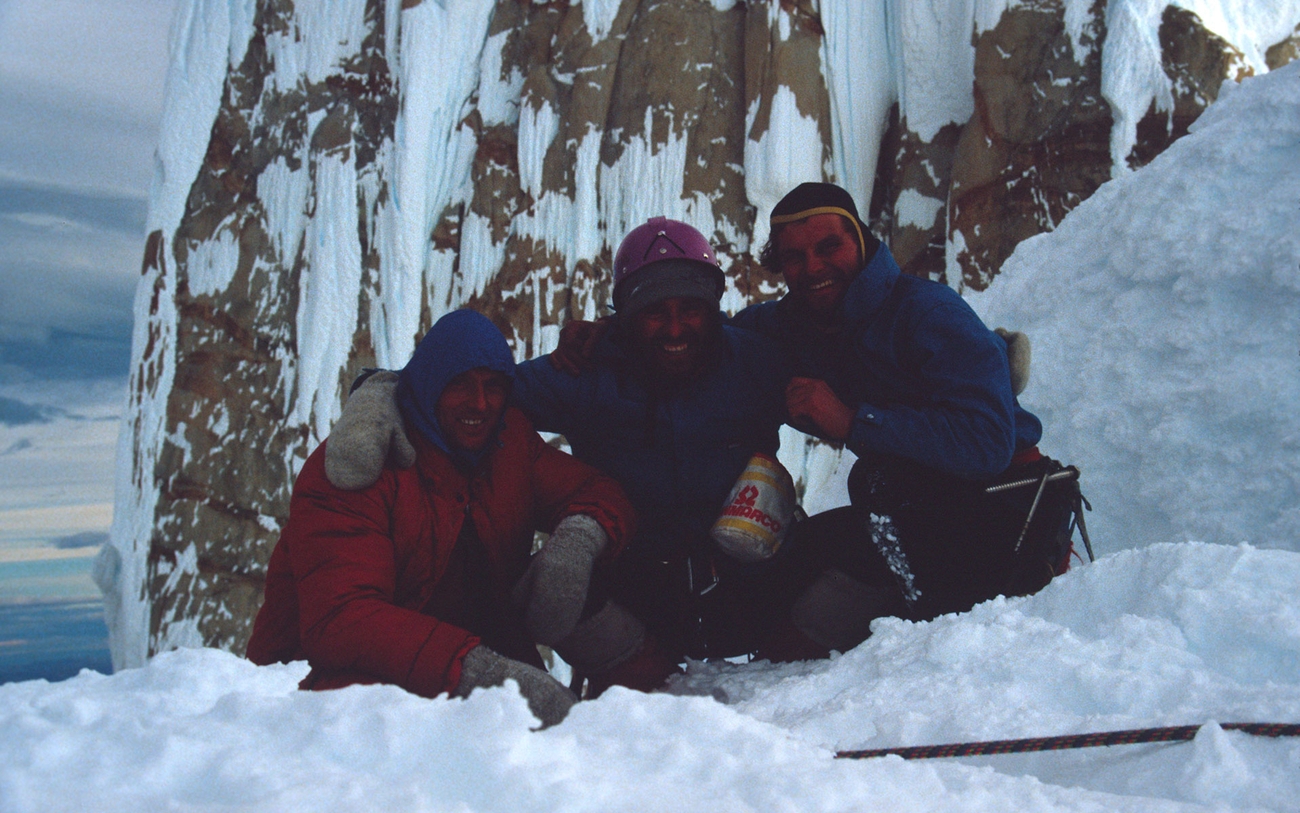 Silvo Karo, Torre Egger, Patagonie - Franček Knez, Silvo Karo et Janez Jeglič réalisent la première ascension du Psycho Vertical sur Torre Egger, Patagonie, en 1986