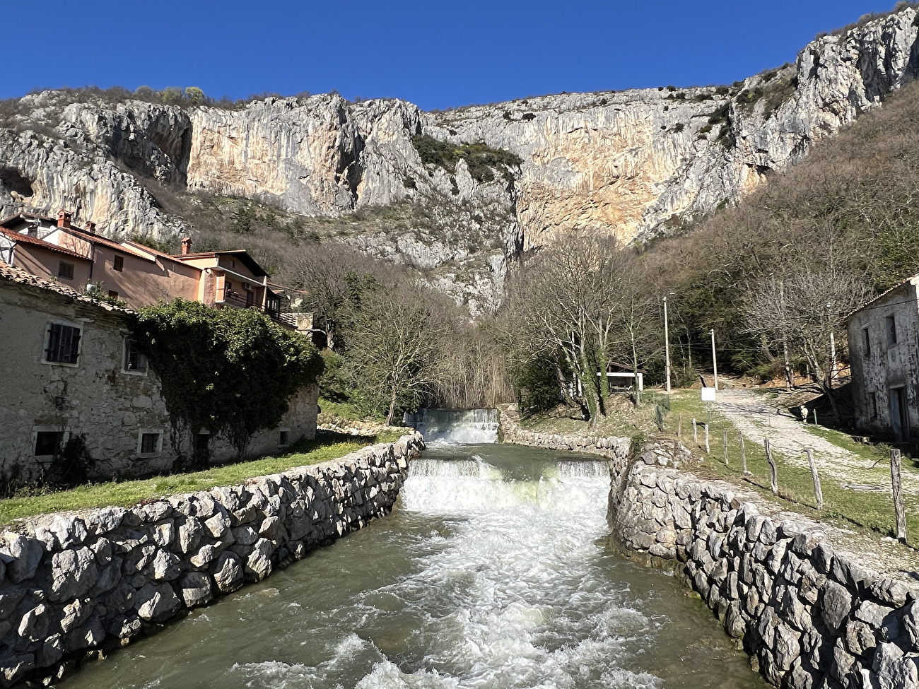 Osp, Slovénie - Le rocher Osp en Slovénie