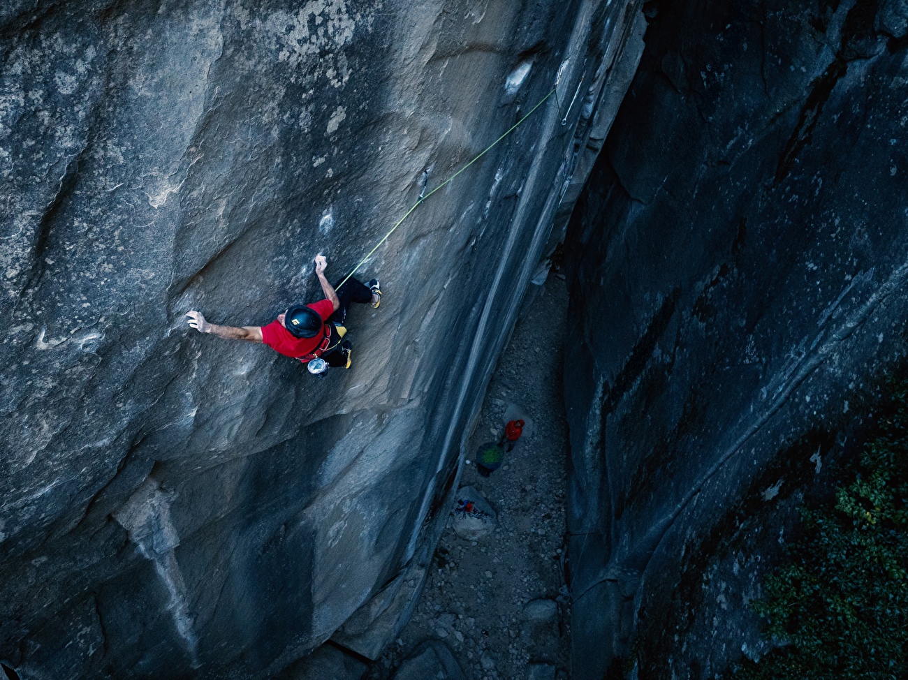 Jacopo Larcher Bon Voyage - Jacopo Larcher climbing 'Bon Voyage' (E12) at Annot in France